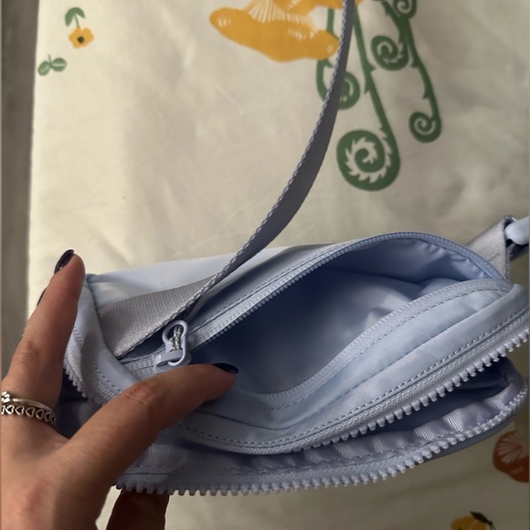 Lululemon belt bag limited edition color - Picture 5 of 8